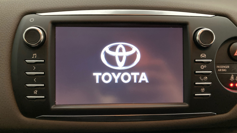 Toyota Yaris 1.5 VVT-i Icon Tech 5dr Petrol Hatchback